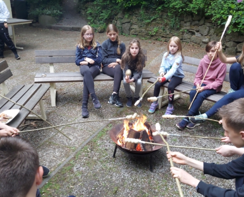 Stockbrot am Lagerfeuer