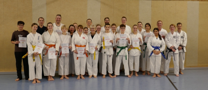 Prüflinge der Karate-Prüfung